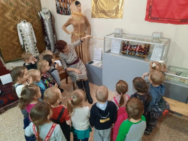 Яркий мир "Многоликой России" Яркий мир "Многоликой России".