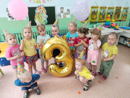 В 1 младшей группе День именинника. В 1 младшей группе День именинника.