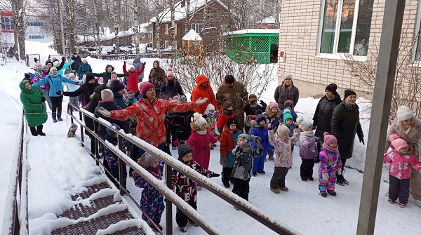 "На зарядку всей семьей" "На зарядку всей семьей".